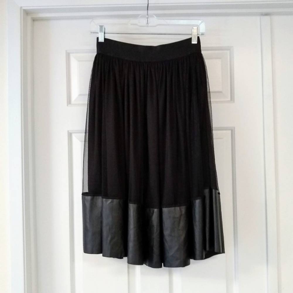 Francesca’s Clara Black Tulle Midi Skirt - Picture 4 of 7